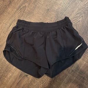 Lululemon size 6 regular black hottie hot short